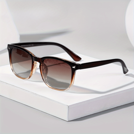 1 Pair Unisex retro - fashionable Driving Glasses. Unisex, lightweight, high quality lenses. Perfect for activities, and Casual Attire
